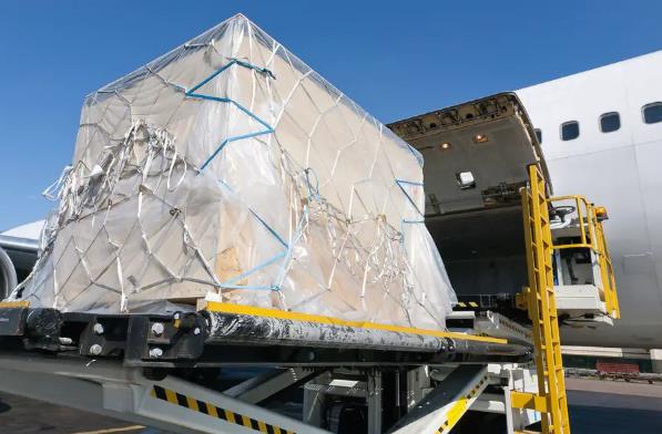 英國貨代在推動國際貿易和提升物流效率方面的作用有哪些？