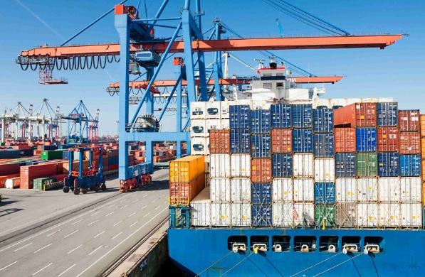 國際物流公司通過引入先進的物流技術，提高了物流效率和服務質量