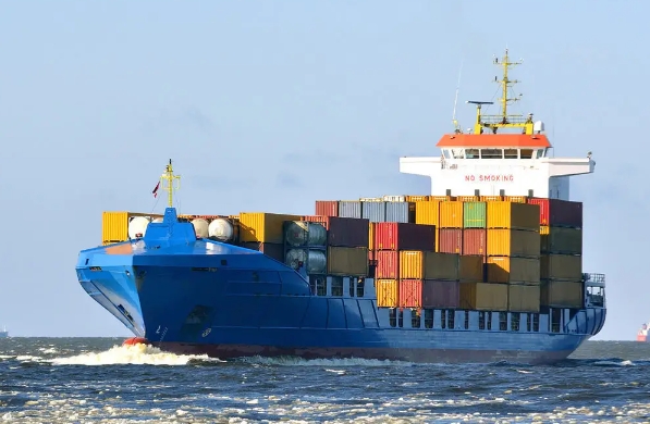 面對(duì)日益激烈的市場(chǎng)競(jìng)爭(zhēng)，國(guó)際貨代公司需要不斷創(chuàng)新以引領(lǐng)行業(yè)變革